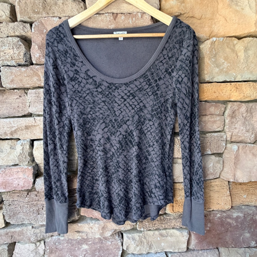 Splendid Womens Large Top Snakeskin Waffle Knit Long Sleeve Scoop Neck Grey